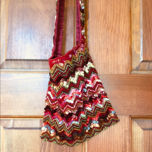 Red and gold beaded sequined handbag. - Picture 1 of 4